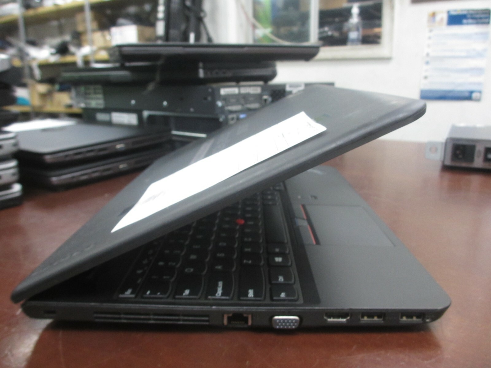 Lenovo ThinkPad E560 15.6″ i5-6200U 2.3GHz 8GB/320GB Laptop [NO AC/OS]computrace