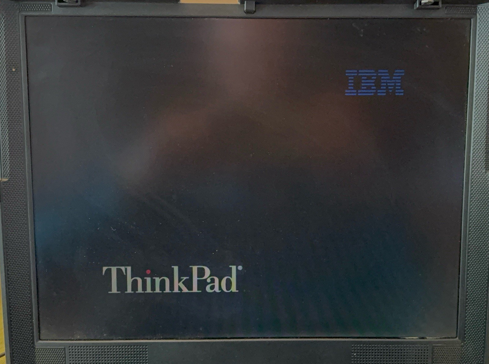 IBM ThinkPad i Series 2621-460 Laptop – Floppy, Serial, CD, BOOTS, BAD HDD