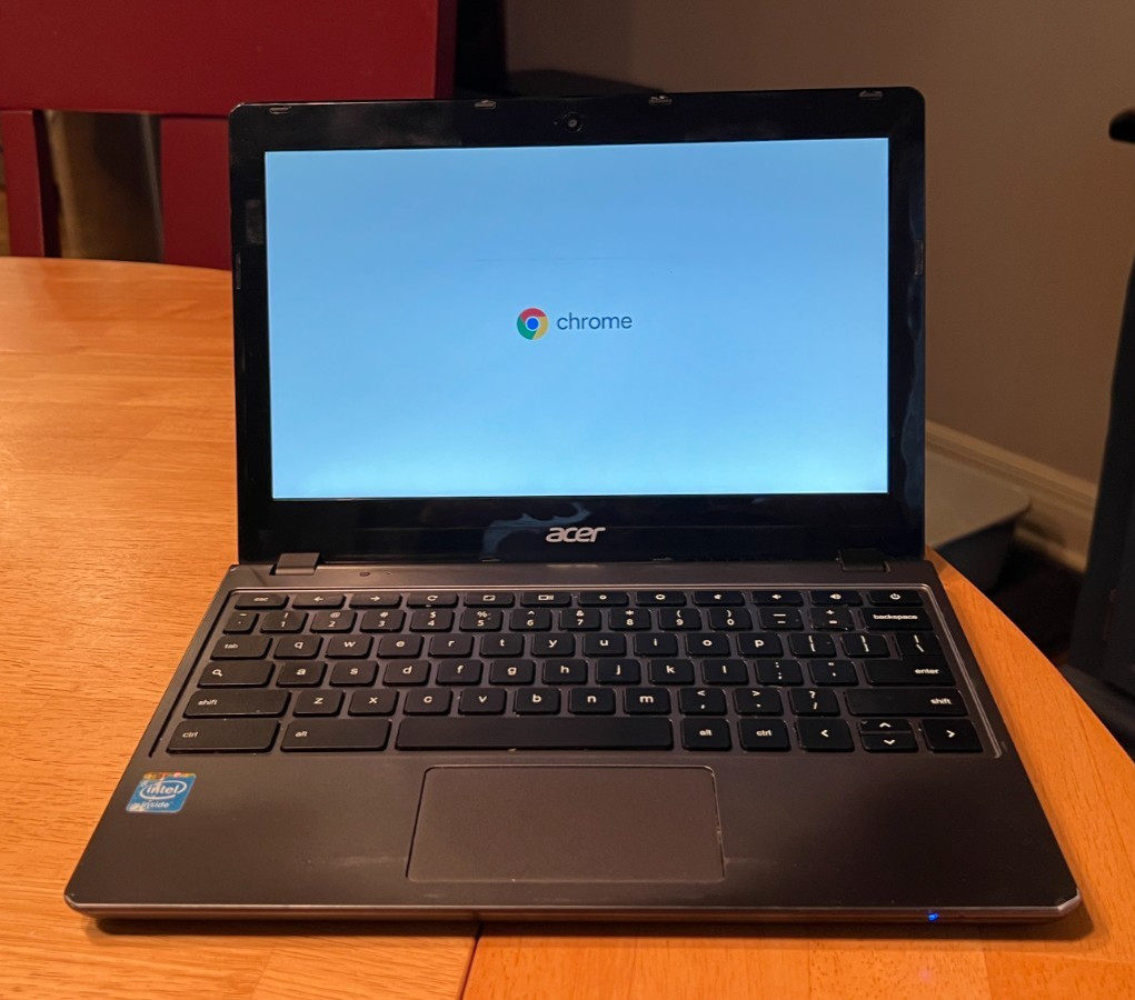Acer ChromeBook C720 11.6″ (32GB SSD, Intel Celeron, 1.40 GHz, 2GB) Laptop