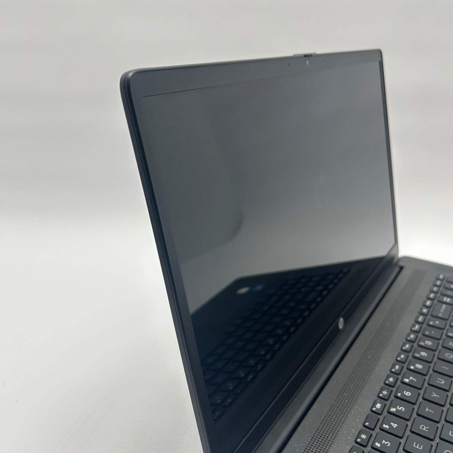 HP Laptop 17T-CN300 18″ i5-1344u 1.3GHz 12GB RAM 256GB SSD