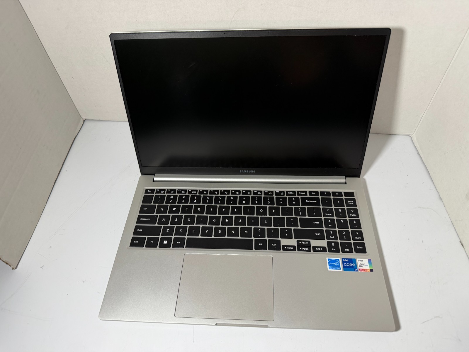 SAMSUNG NP750TDA 15.6″ i7-1165G7 16GB RAM- NO SSD -For Parts- NO POWER ON