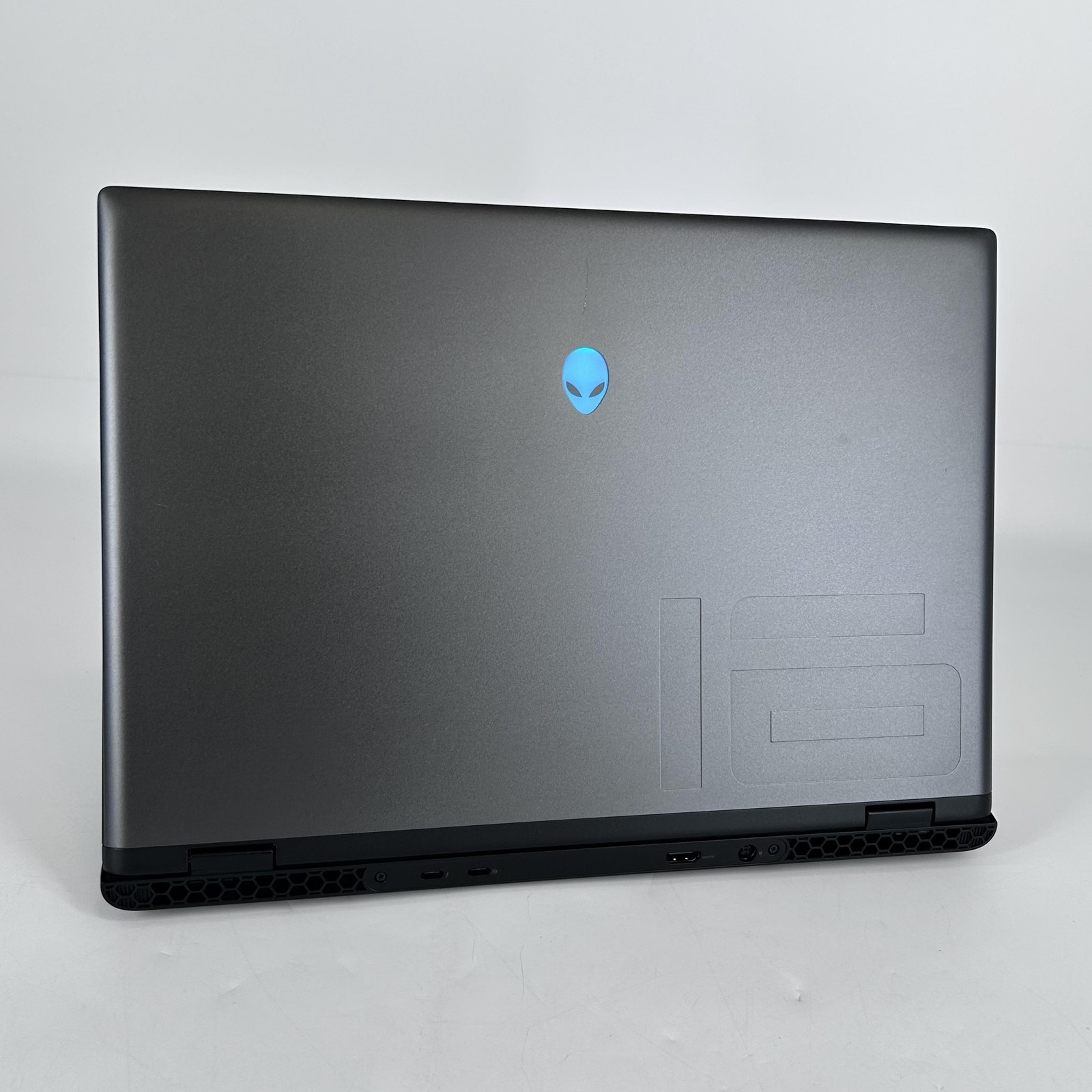 Dell Alienware M16 R2 240Hz QHD+ 2.3 GHz Ultra 9 185H 64GB 2TB SSD RTX 4070