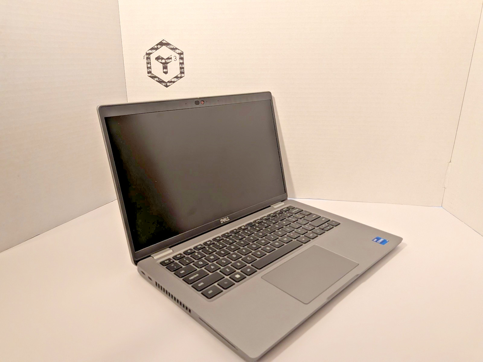 Dell Latitude 5430 | Linux Mint 22.3 | 12th Gen 10 Cor i7 | 16GB RAM | 512GB SSD