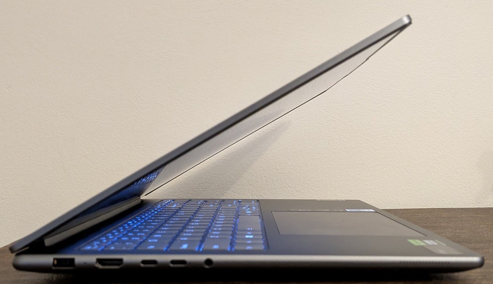 Lenovo Yoga Pro 9i 16″ 3.2K 165Hz (Core Ultra 9 185H, 32GB/1TB SSD, RTX 4050)