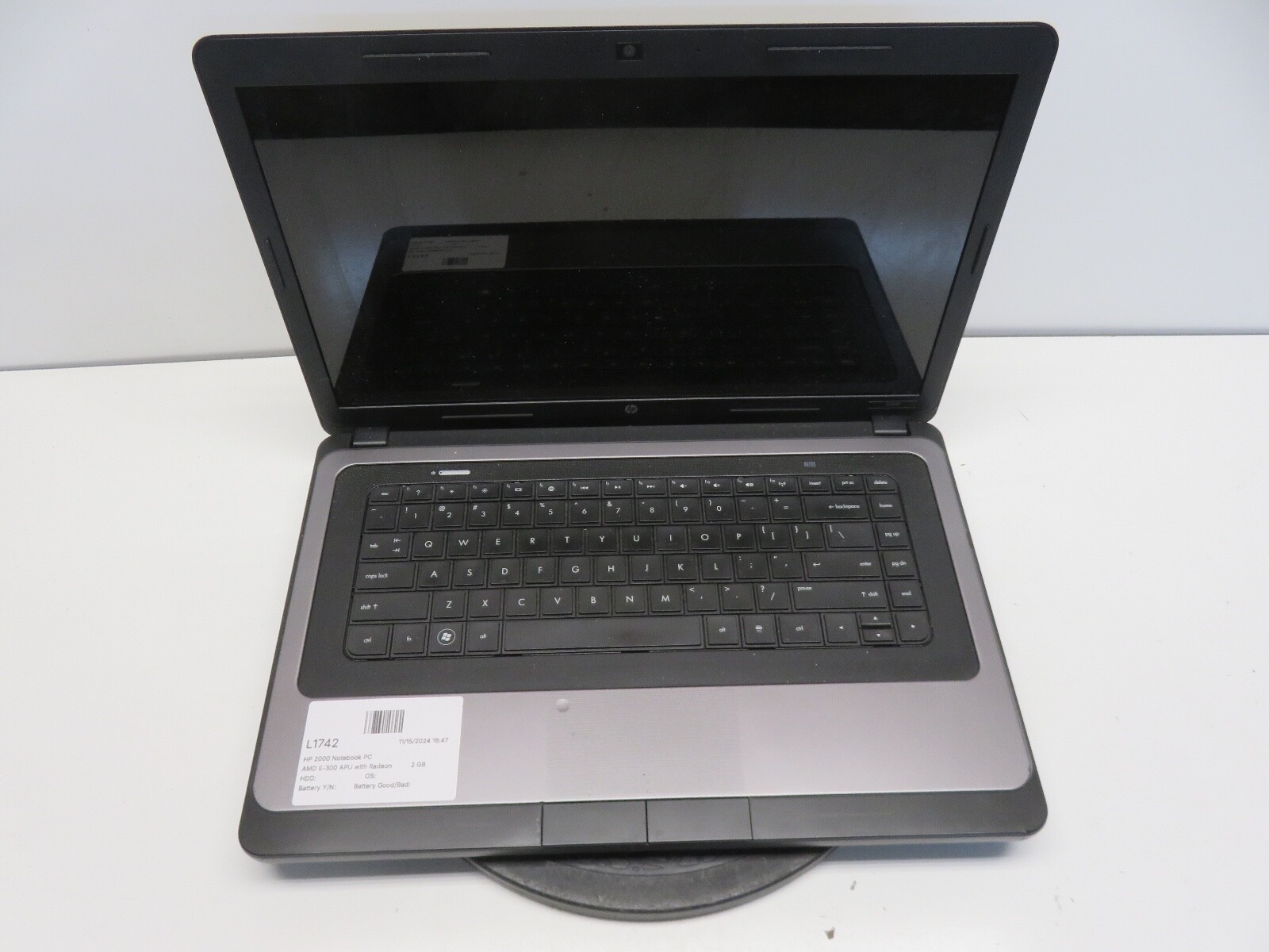 HP 2000 Notebook PC AMD E-300 1.3 GHz 2 GB NO HDD No Batt