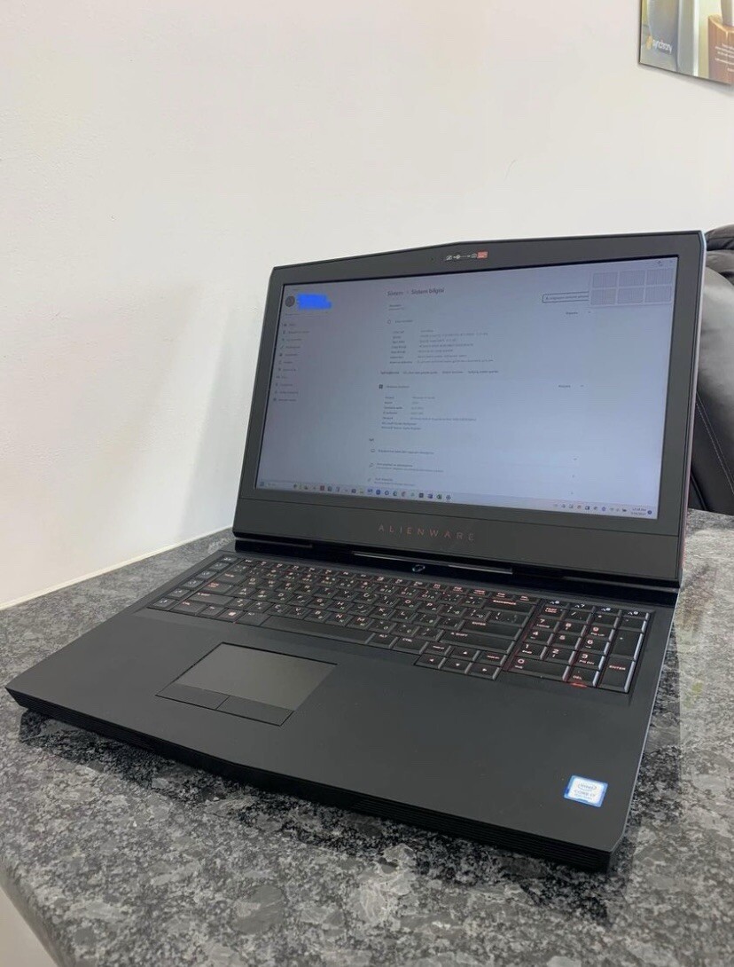 Alienware 17 R5 Gaming Notebook