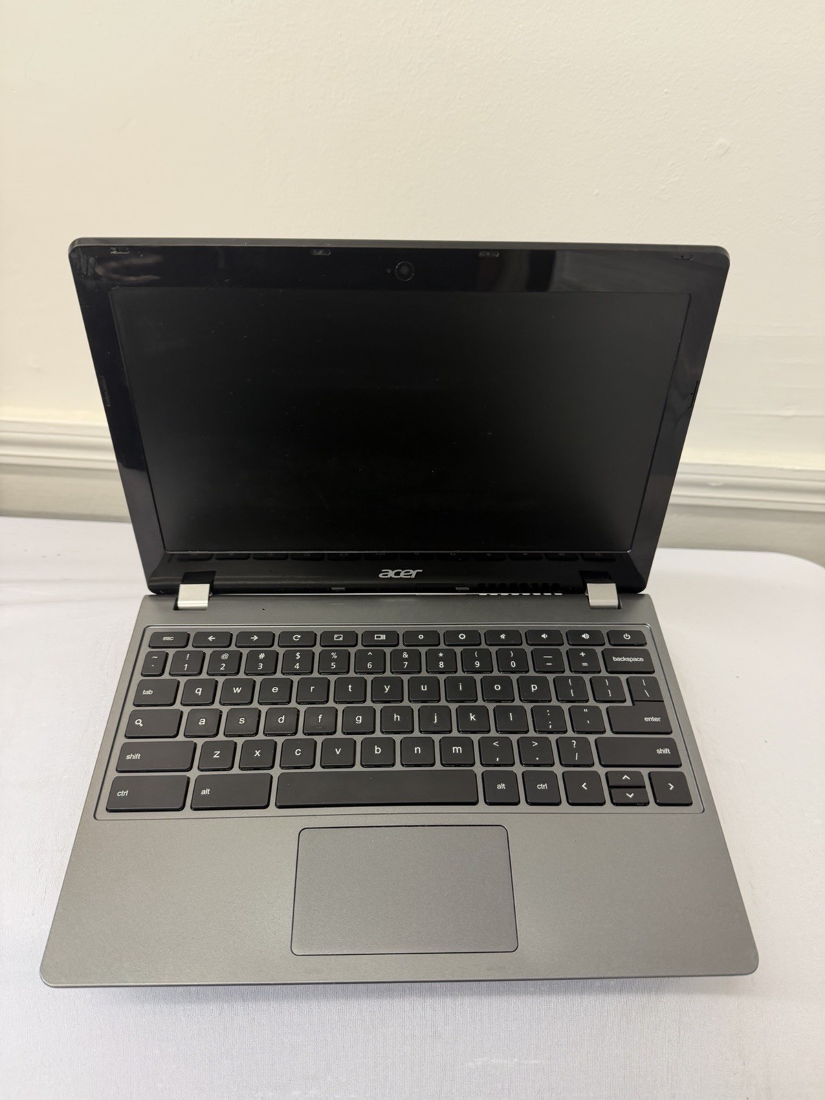 Acer Chromebook C740-C4PE Laptop – Good Screen – Intel Celeron 3205U – Read Des