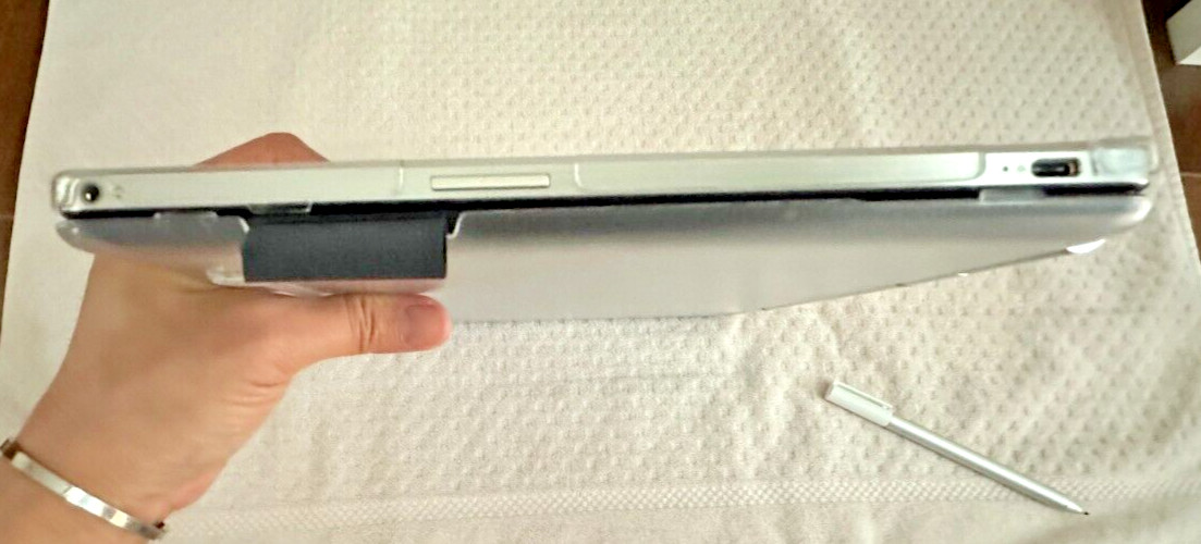 HP 2-in-1 12.3″ Touch-Screen Chromebook X2 12-F014DX- 4GB- 32GB–EXCELLENT