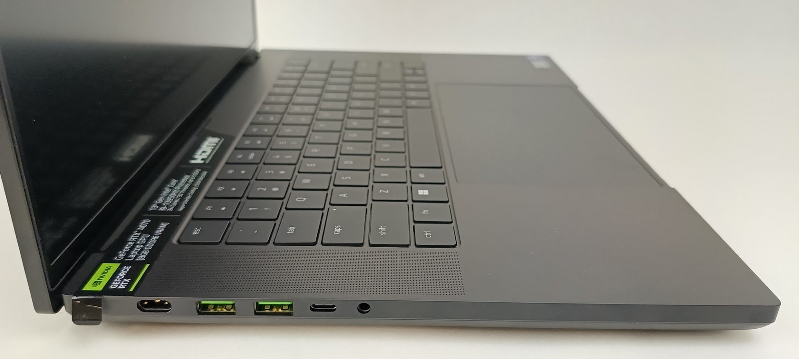 Razer Blade 16″ 3840×2400 120Hz i9-13950HX 32GB 1TB RTX 4070 W11H Gaming Laptop