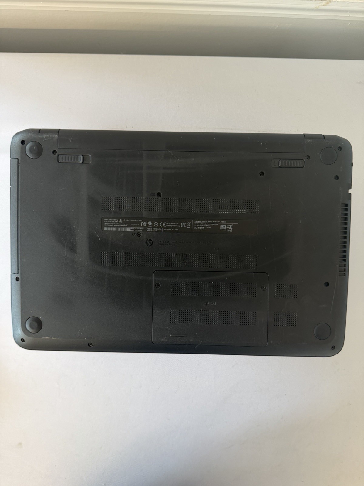 HP Laptop 15-f211wm – Intel – NO RAM – NO Storage – NO Battery – NO OS- Read Des