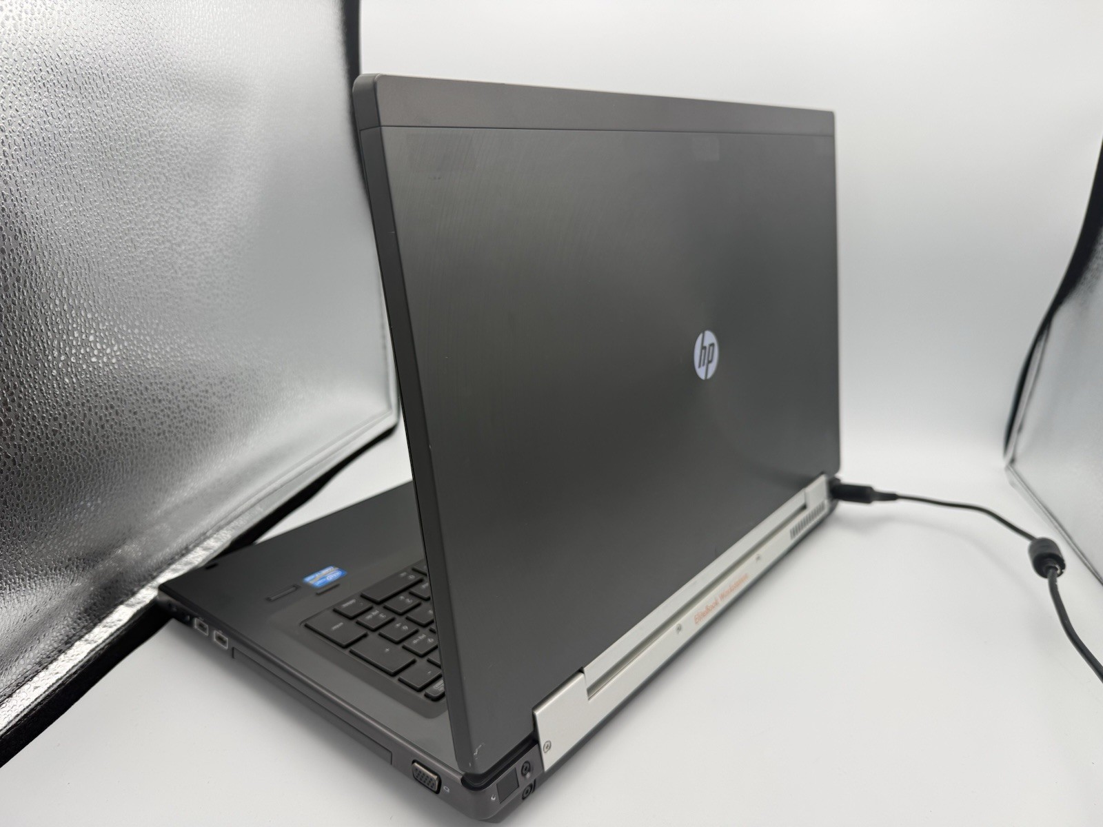 HP EliteBook 8770W 17.3″ MW i7-3740QM 2.7GHz|16GB|500GB|No AC|No Wireless