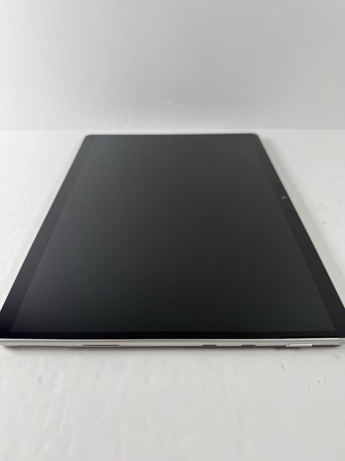 Microsoft Surface Pro 8 (1982) i5-1145G7 – 16GB RAM – 256GB 120Hz – Win 11 Pro