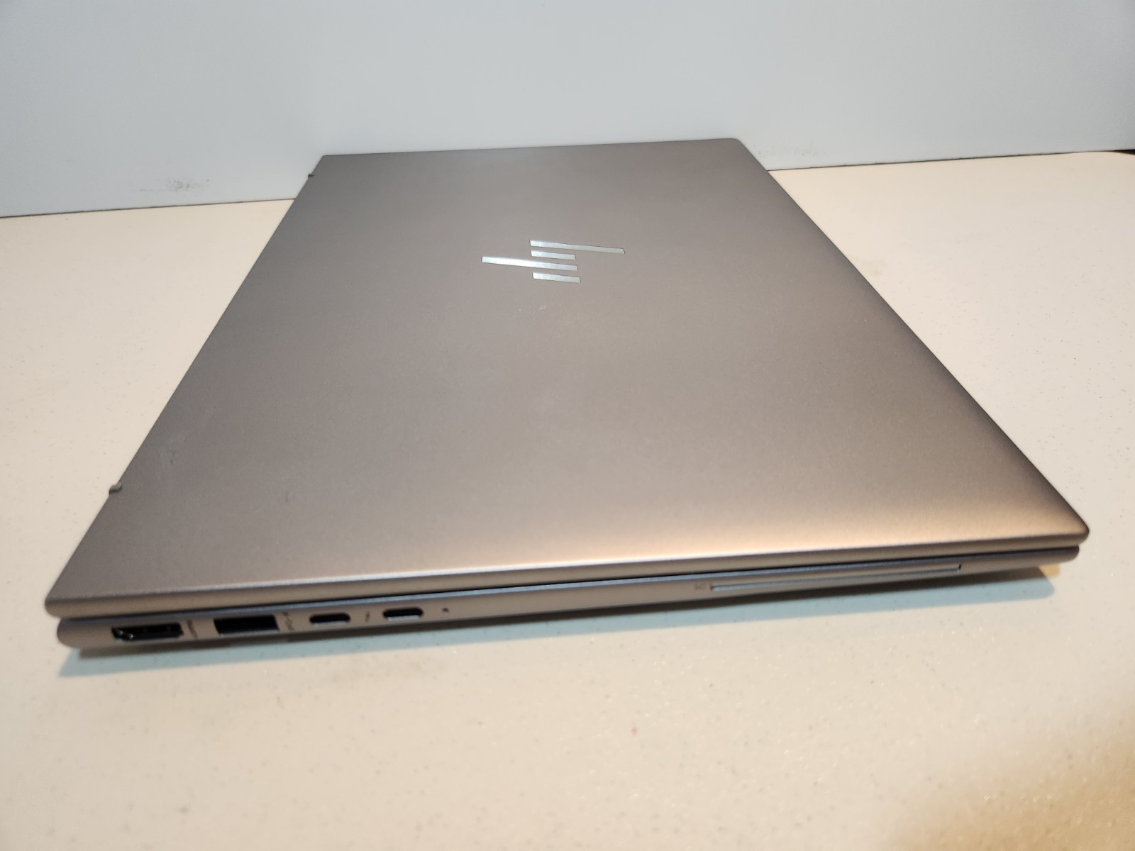 HP ZBook Firefly 14 G10 FHD+ 1.9 GHz i7-1370P 16GB 512GB SSD Good – BEZEL SPLIT