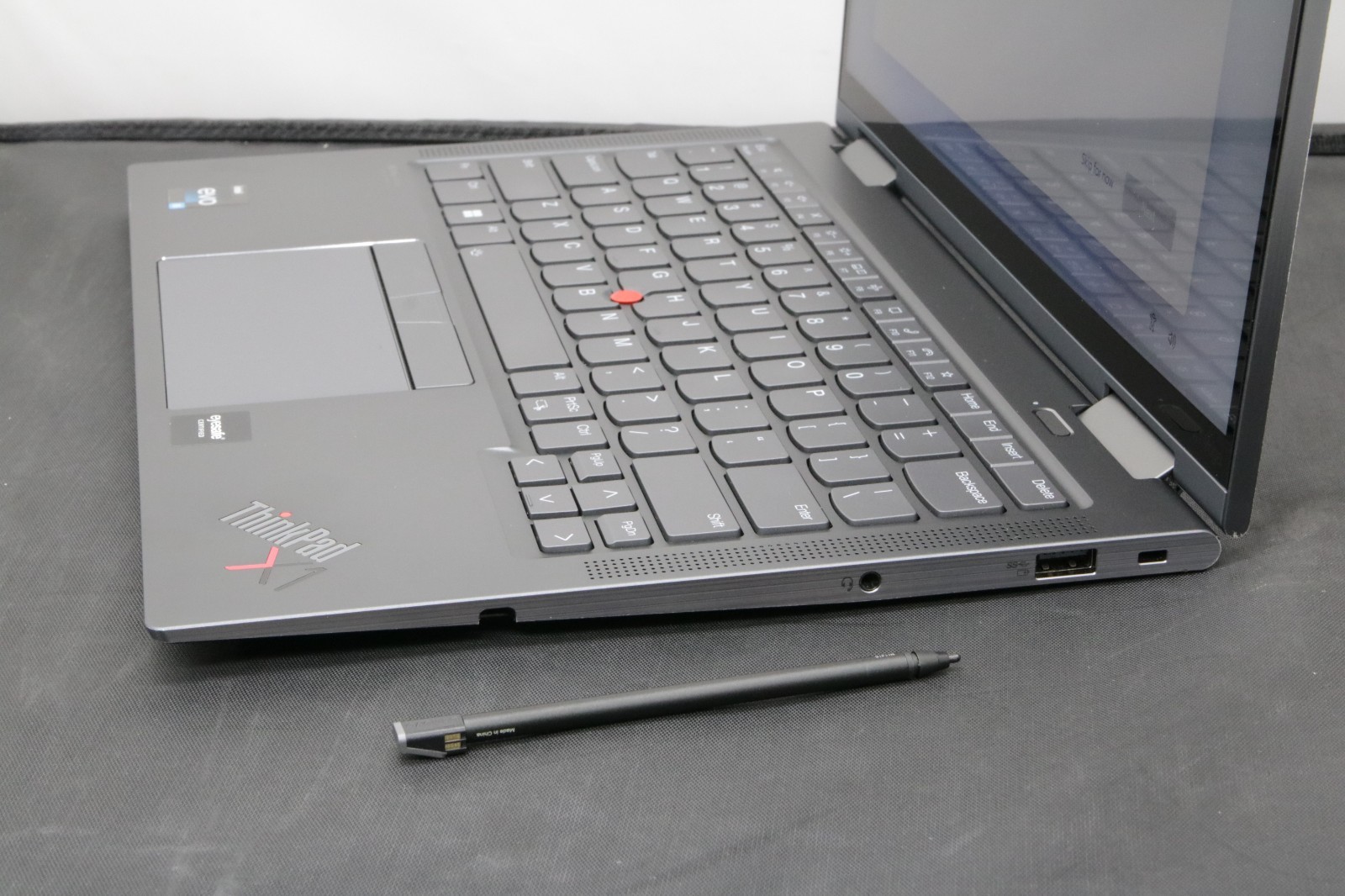 Lenovo ThinkPad X1 Yoga Gen 7 – i5-1235U – 16GB, 256GB, Windows 11 +Adapter