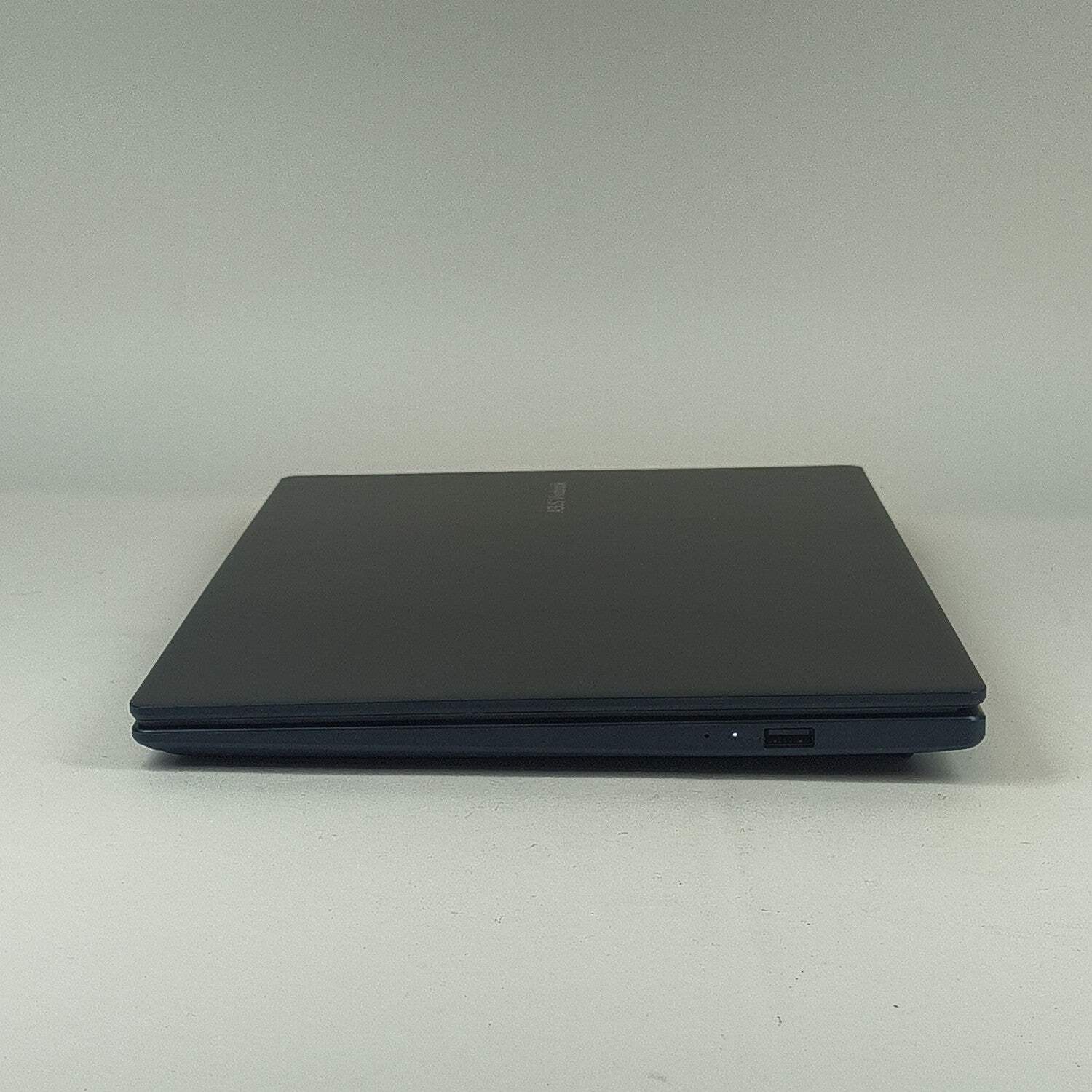Asus Vivobook 14 X1407Q 14″ Snapdragon X126100 2.9GHz 16GB RAM 512GB SSD