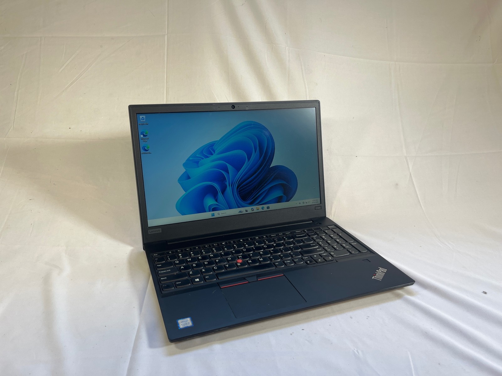 Lenovo ThinkPad E590 Intel Core i5-8265U 16 GB 250GB SSD 15.6″