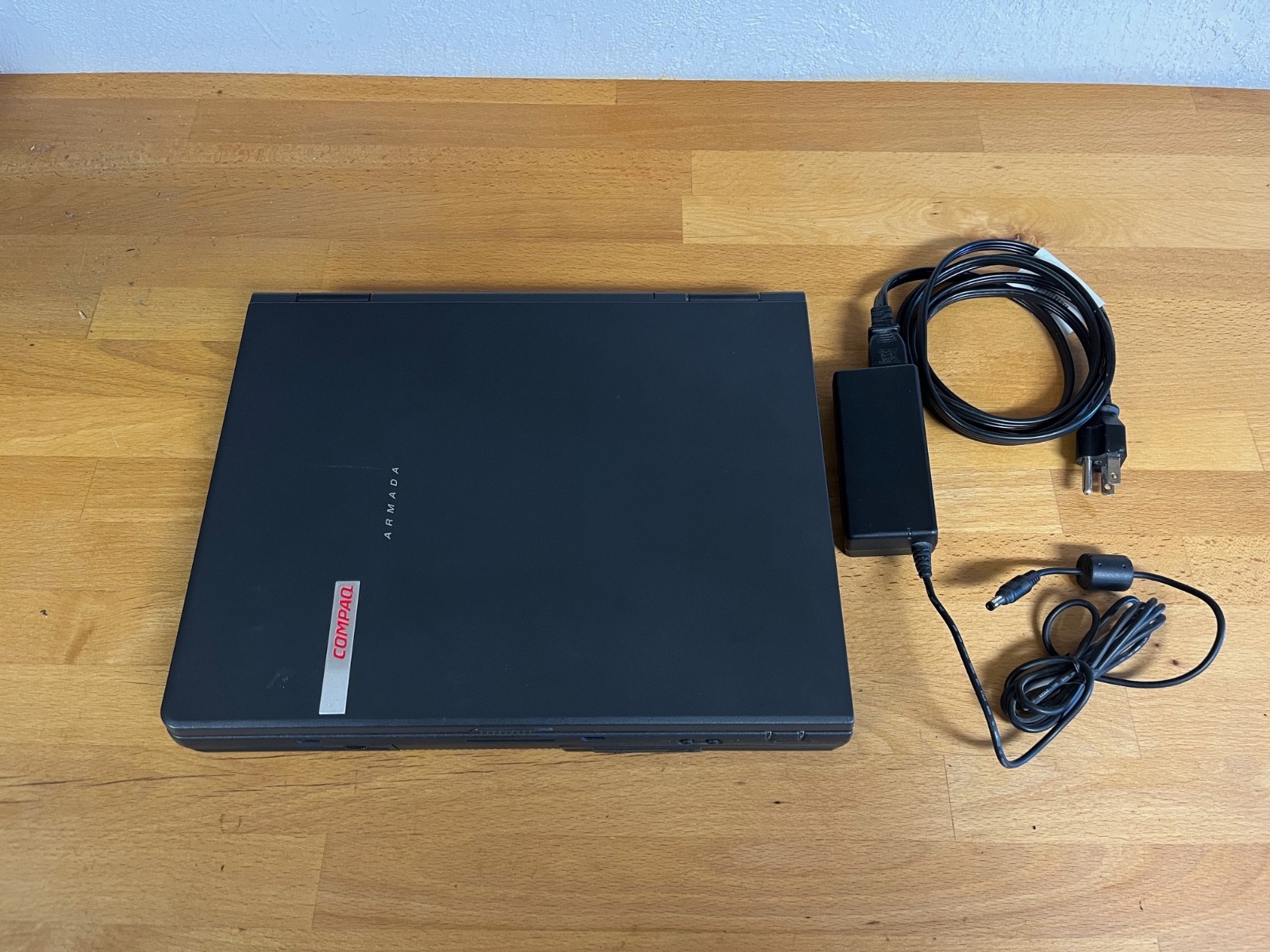 Vintage Compaq Armada E500 Pentium III 450 MHz 320 MB RAM no HDD