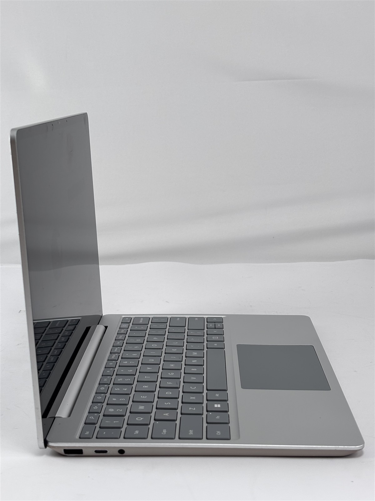 Microsoft Surface 12.4″ Laptop Go 2 Core i5-1135G7 2.4GHz 16GB 256GB SSD