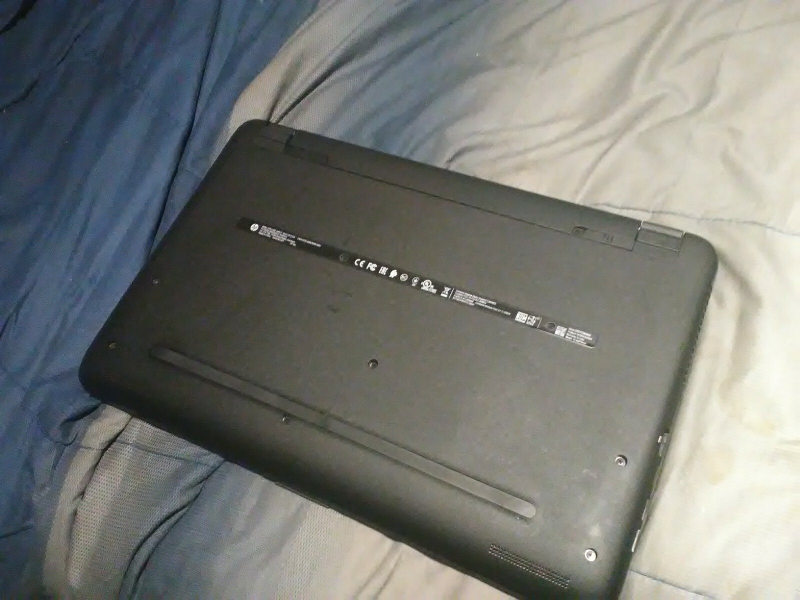 HP 15.6″ 15-ba015wm AMD E2 Quad Core 4gb RAM 500 GB HD Notebook Laptop PC. Works