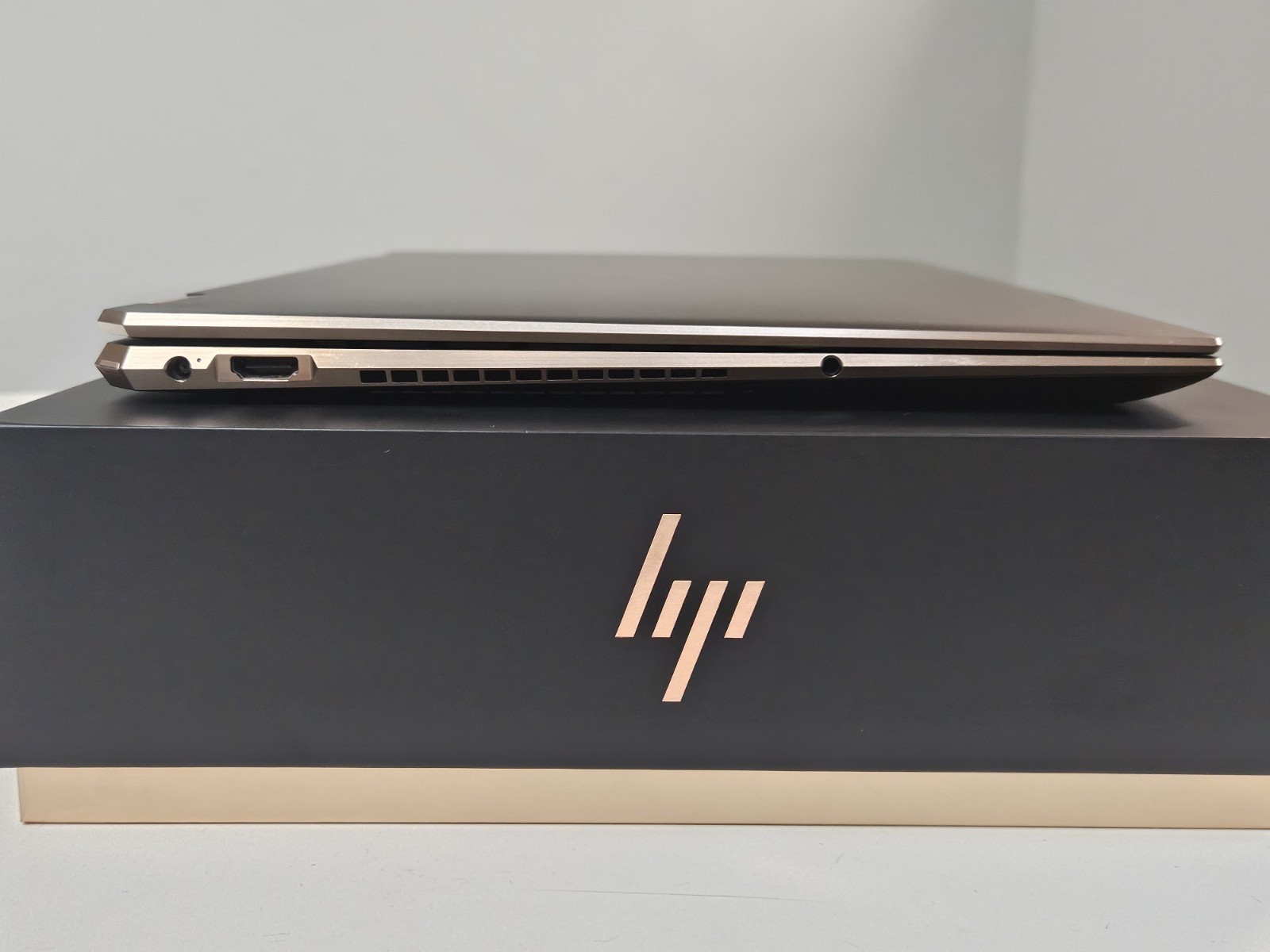 HP Spectre x360 2-in-1 15.6″ 4K 8th Gen Intel i7 16GB RAM 512GB SSD NVIDIA MX150