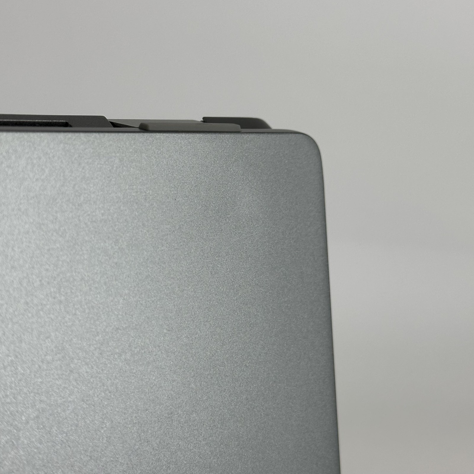 Dell Latitude 7440 14 Gray QHD+ TOUCH 1.9GHz i7-1370P 32GB 256GB SSD GOOD – BENT
