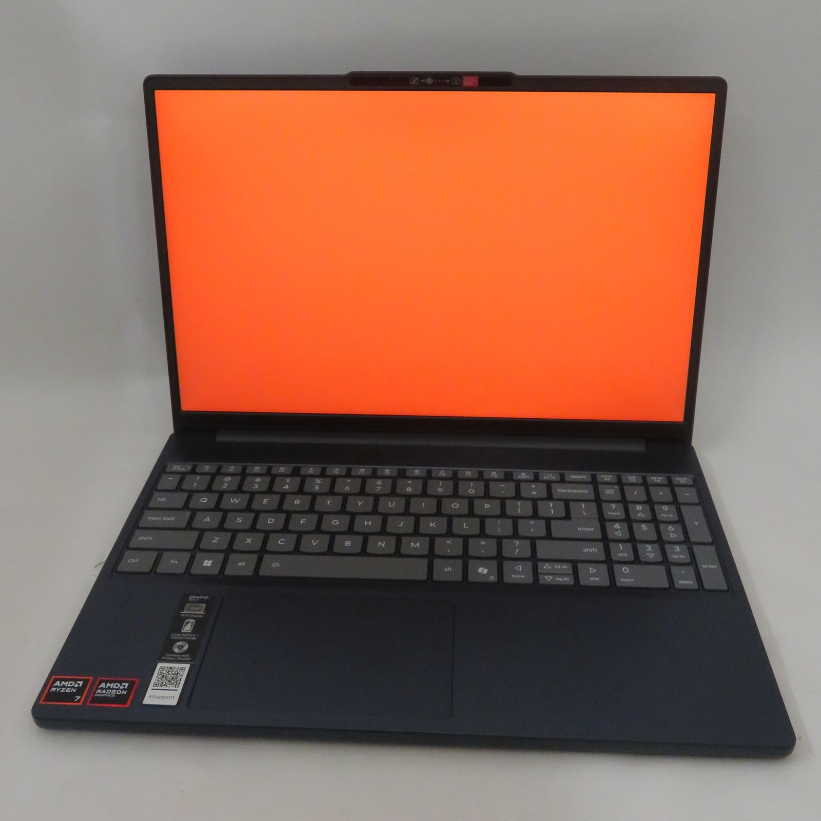 Lenovo IdeaPad Slim 3 15AHP10 RYZEN 7 8840HS 3.3GHz 780M 16GB 512GB Win11H