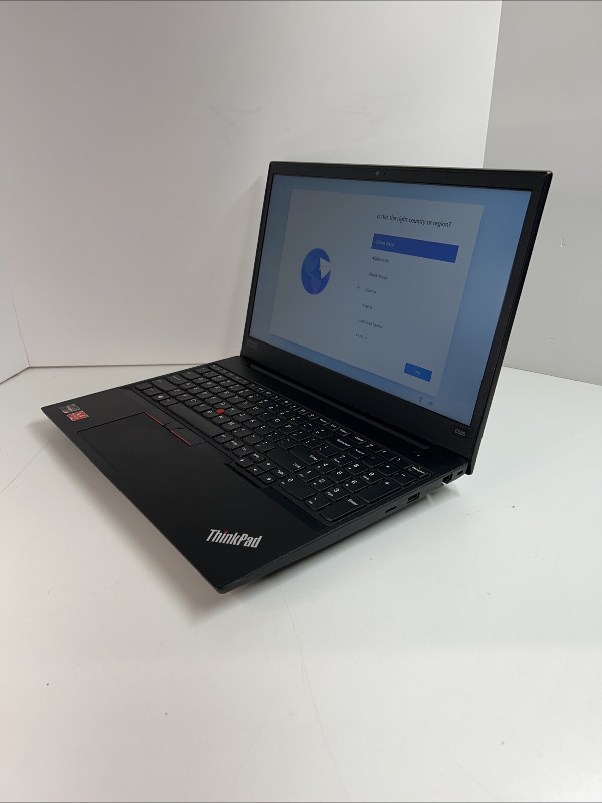 LENOVO THINKPAD E585 AMD RYZEN 3 2200U 2.5GHz 8GB RAM 256GB SSD W11P