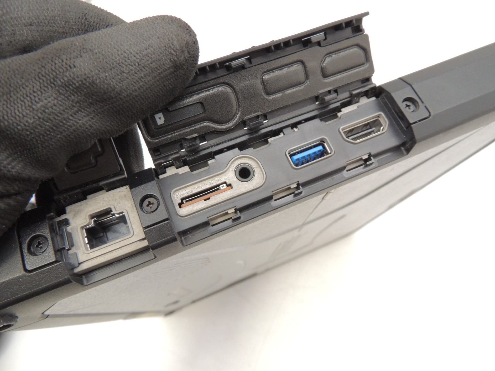 Panasonic Toughbook CF-33 Mk1 12″ i5 7300U 16GB 512GB LTE Windows 10 25980 Hrs