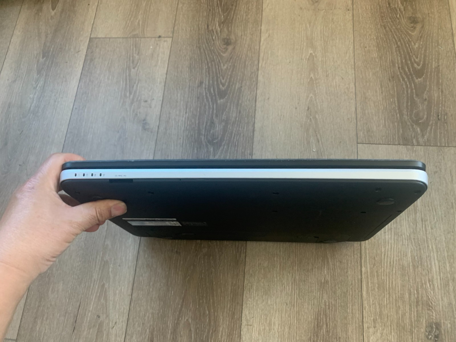 Dell Vostro 1540 15.6″ Core i3 M370 2.40GHz 3GB RAM 500GB HDD Win 10 Pro