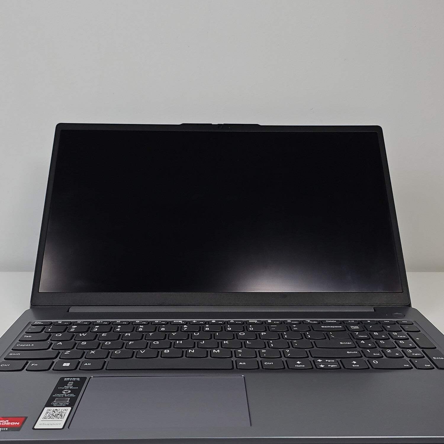 Lenovo IdeaPad 3 15ABR8 15.6″ Ryzen 7 5825U 2.0GHz 16GB RAM 512GB SSD