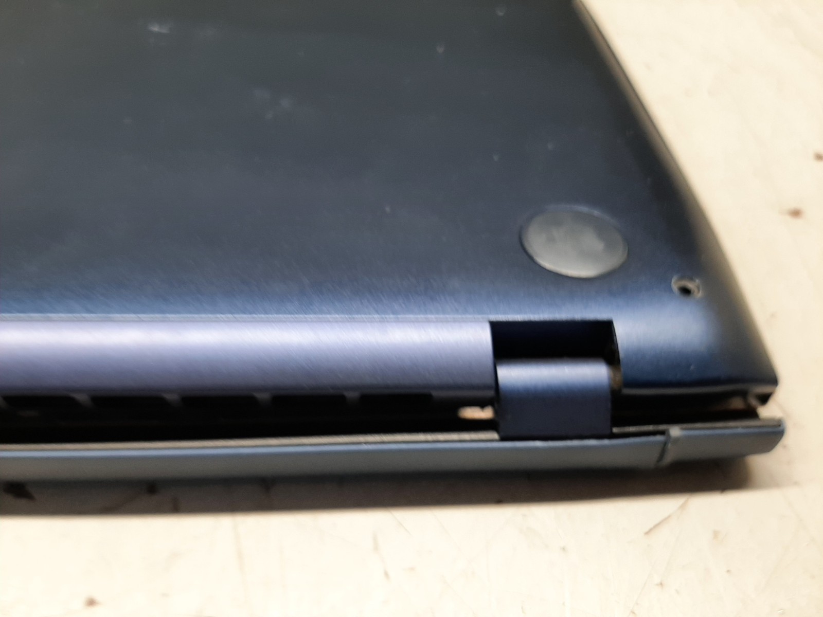 Asus ZenBook 15 15.6″ i7-10510u 16GB RAM No SSD No Battery – FOR PARTS