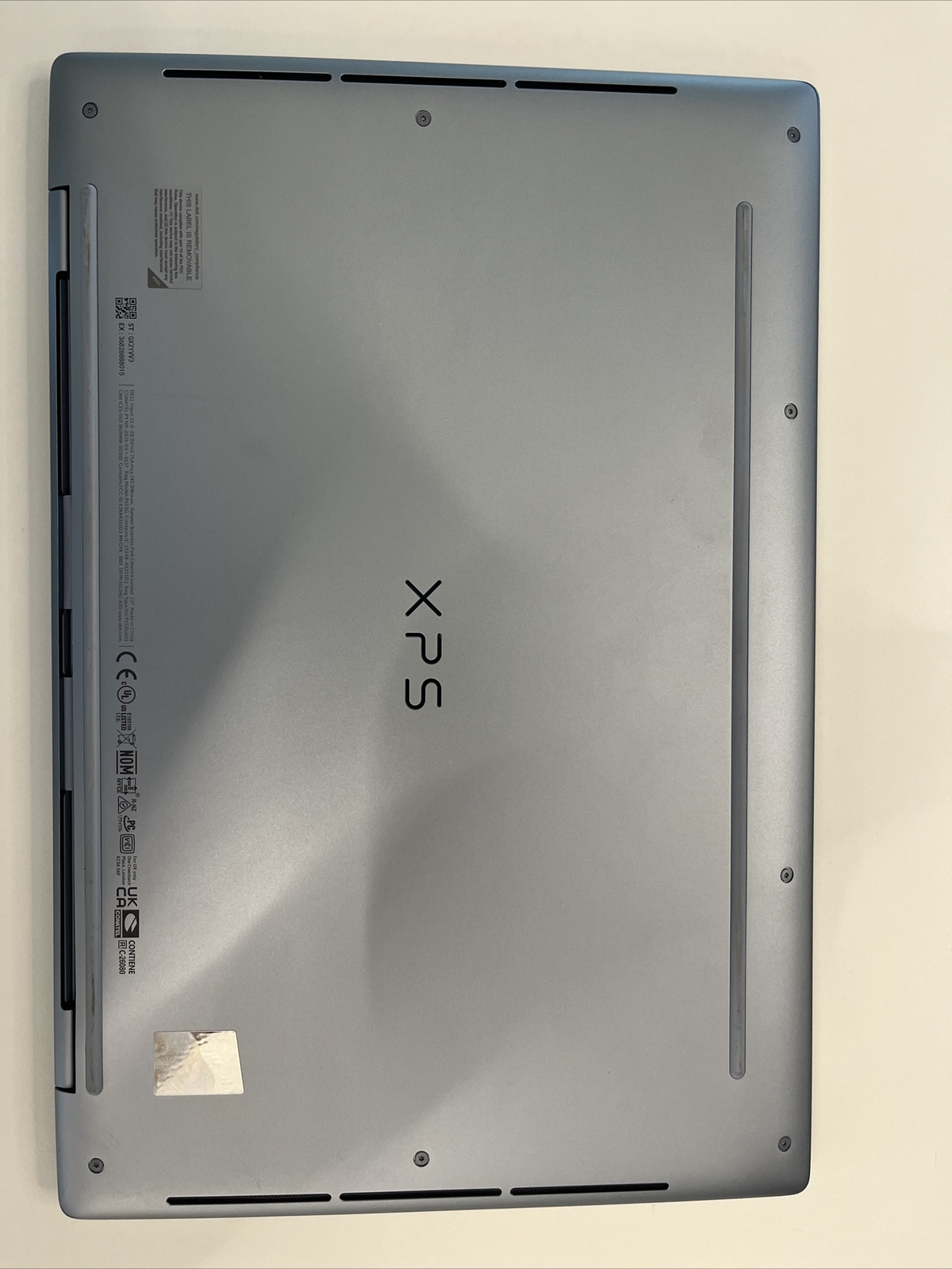 Dell Laptop XPS – Practically New – Used for 3 weeks. Charger included. 