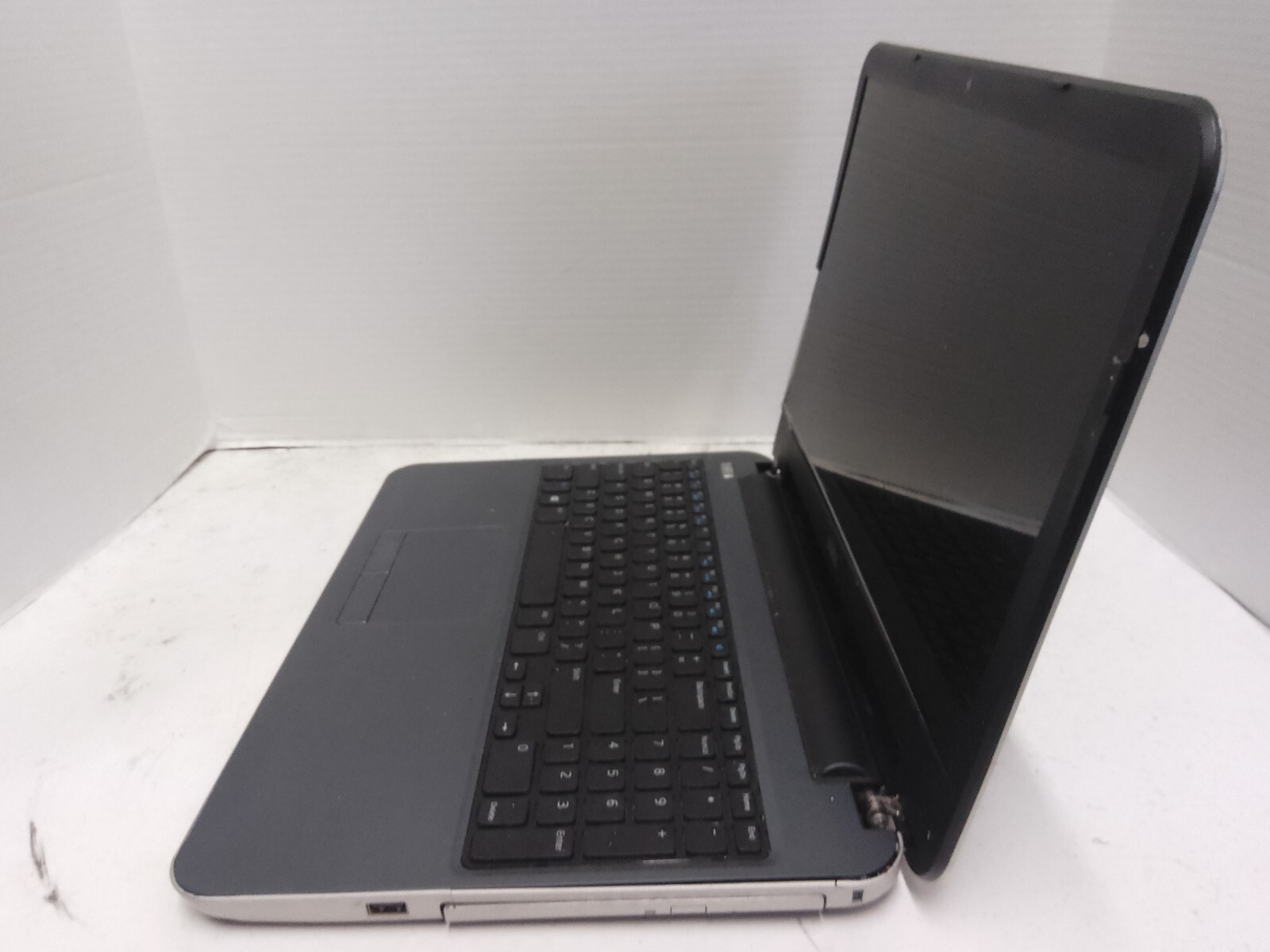 Dell Inspiron 5535 15.6″ Laptop AMD A8-5545M @ 1.70GHz 4GB Ram no HDD