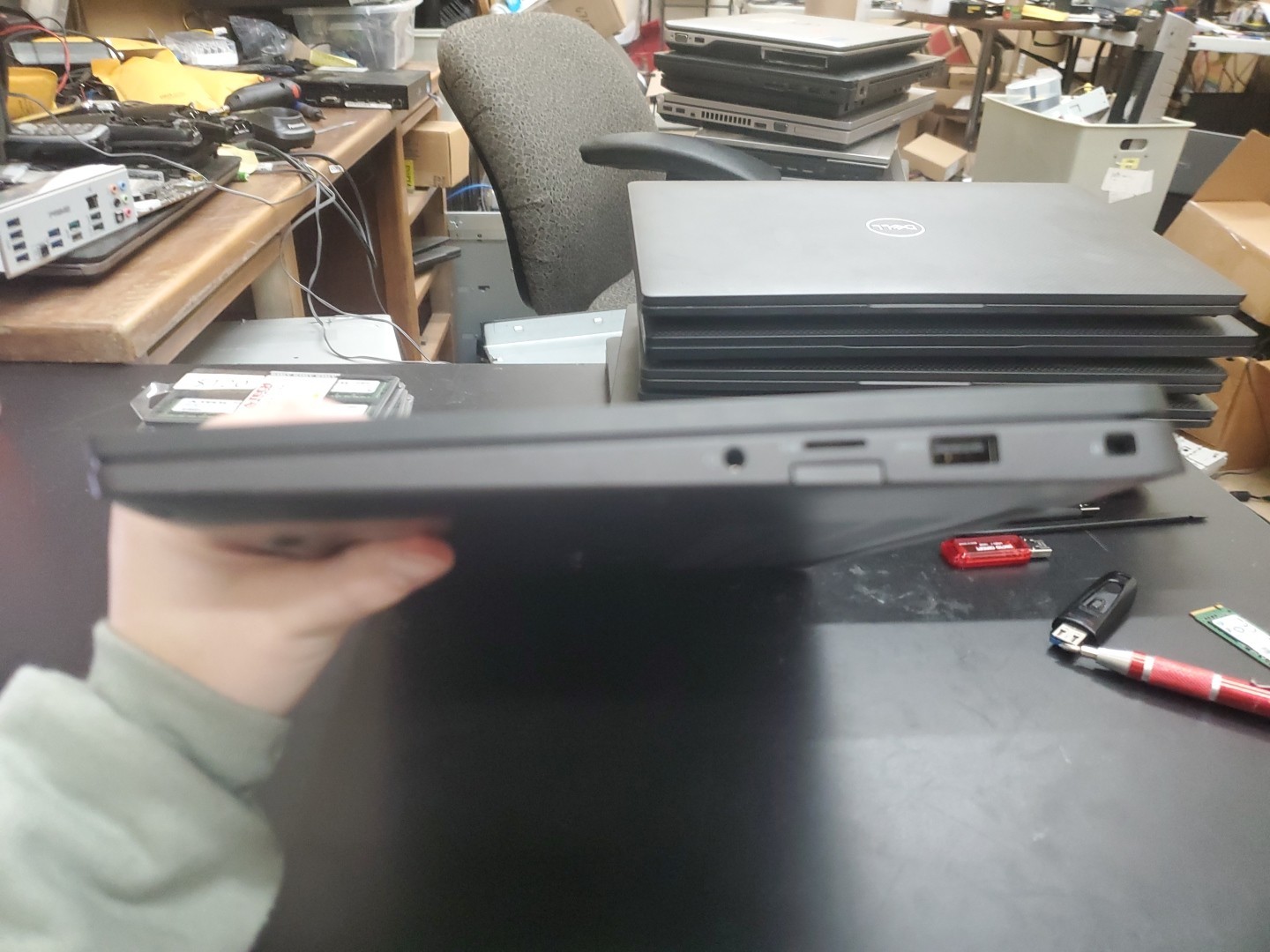 Dell Latitude 7400 14″ i5-8365U 8GB 256gb SSD Laptop W11P 122425-1