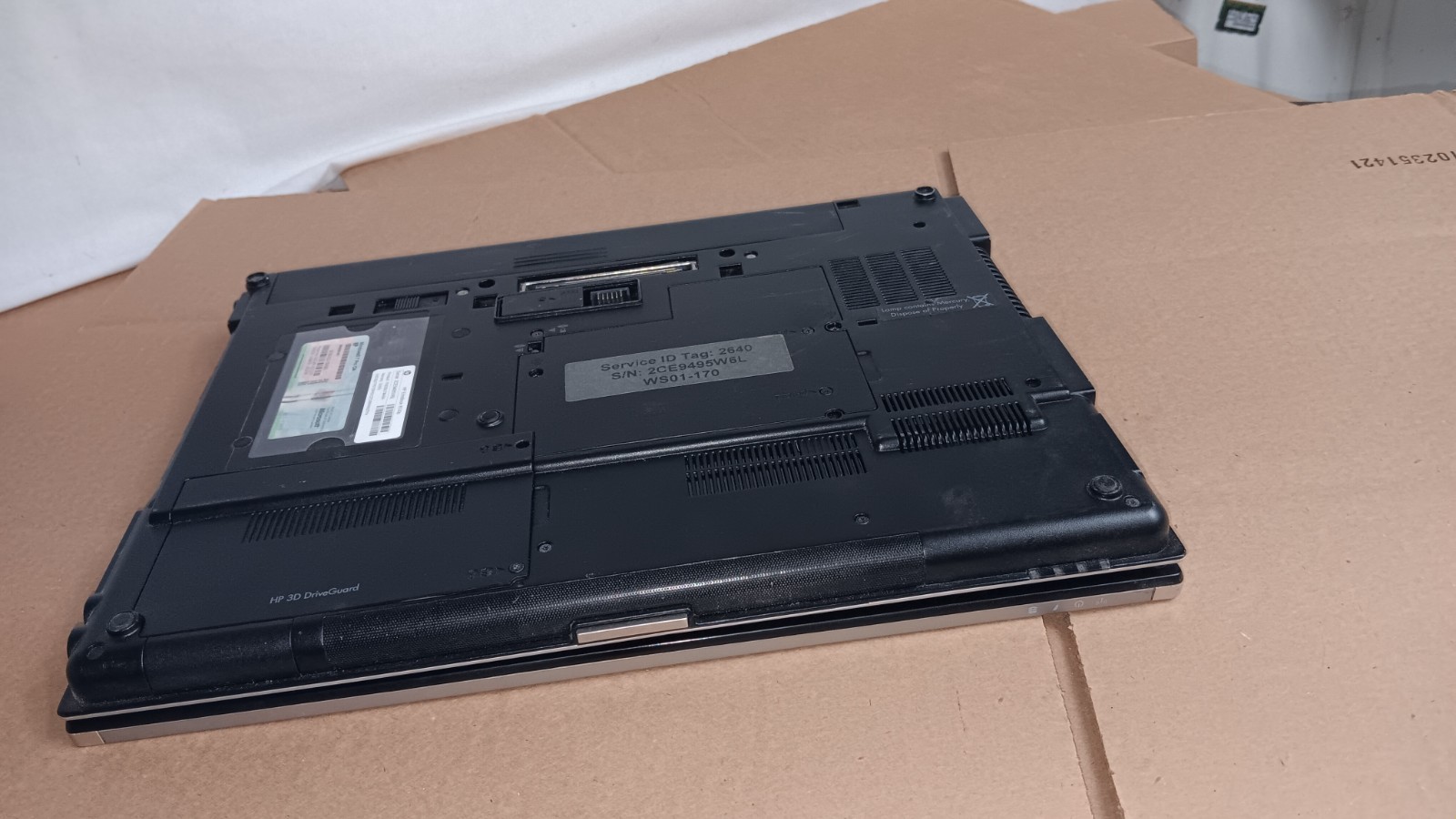 HP EliteBook 8530p Laptop Intel C2D @ 2.53 GHz 15.4″ LCD Screen DVD AC adapter