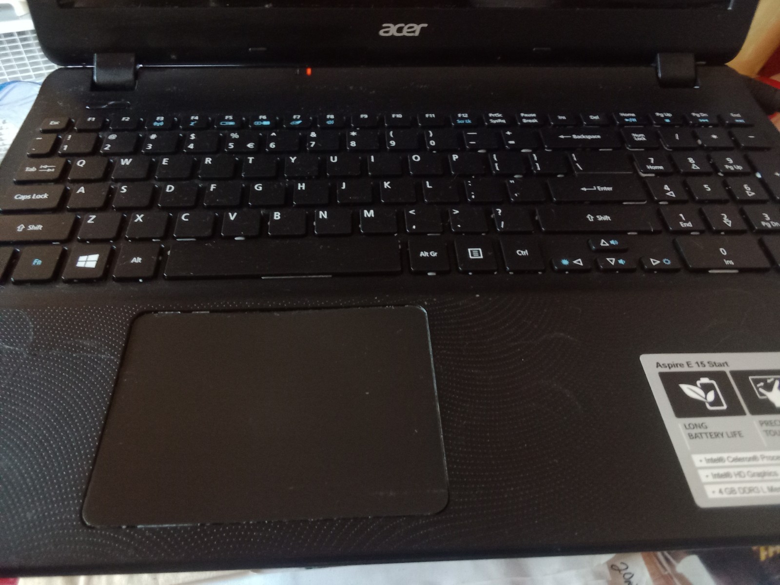 Acer Aspire E 15 Laptop. HDMI. 4GB RAM. 500GB HD. Windows 10. Intel Celeron.