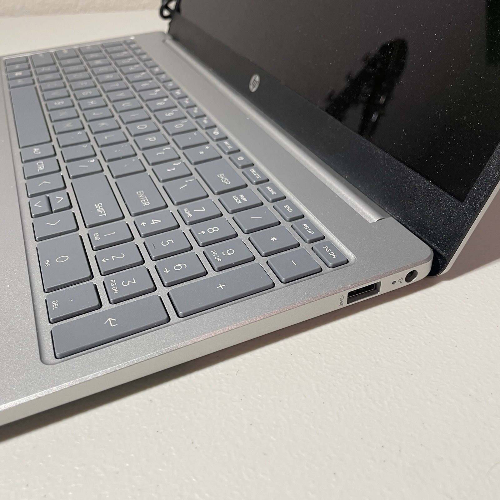 HP 15 FD0005DX TOUCHSCREEN Core i5 1235U 512GB SSD 8GB DDR4 15.6 HD