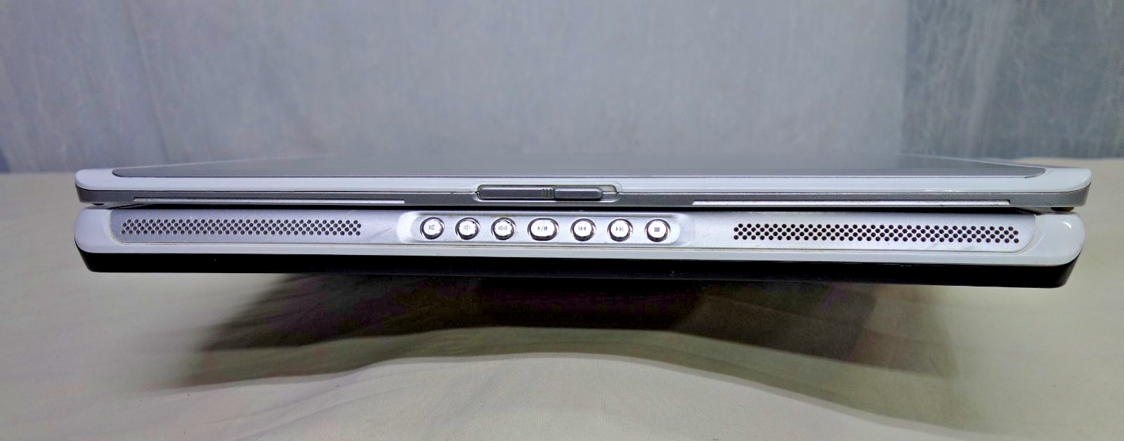 Inspiron 6400 15.4in Core 2 Duo 2 GHz 6G ram no HDD no charger for parts repair