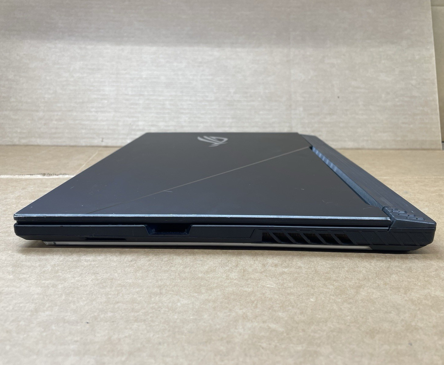ASUS ROG Strix G732L, i7-10875H @ 2.30GHz 16GB RAM 1TB SSD RTX 2070S