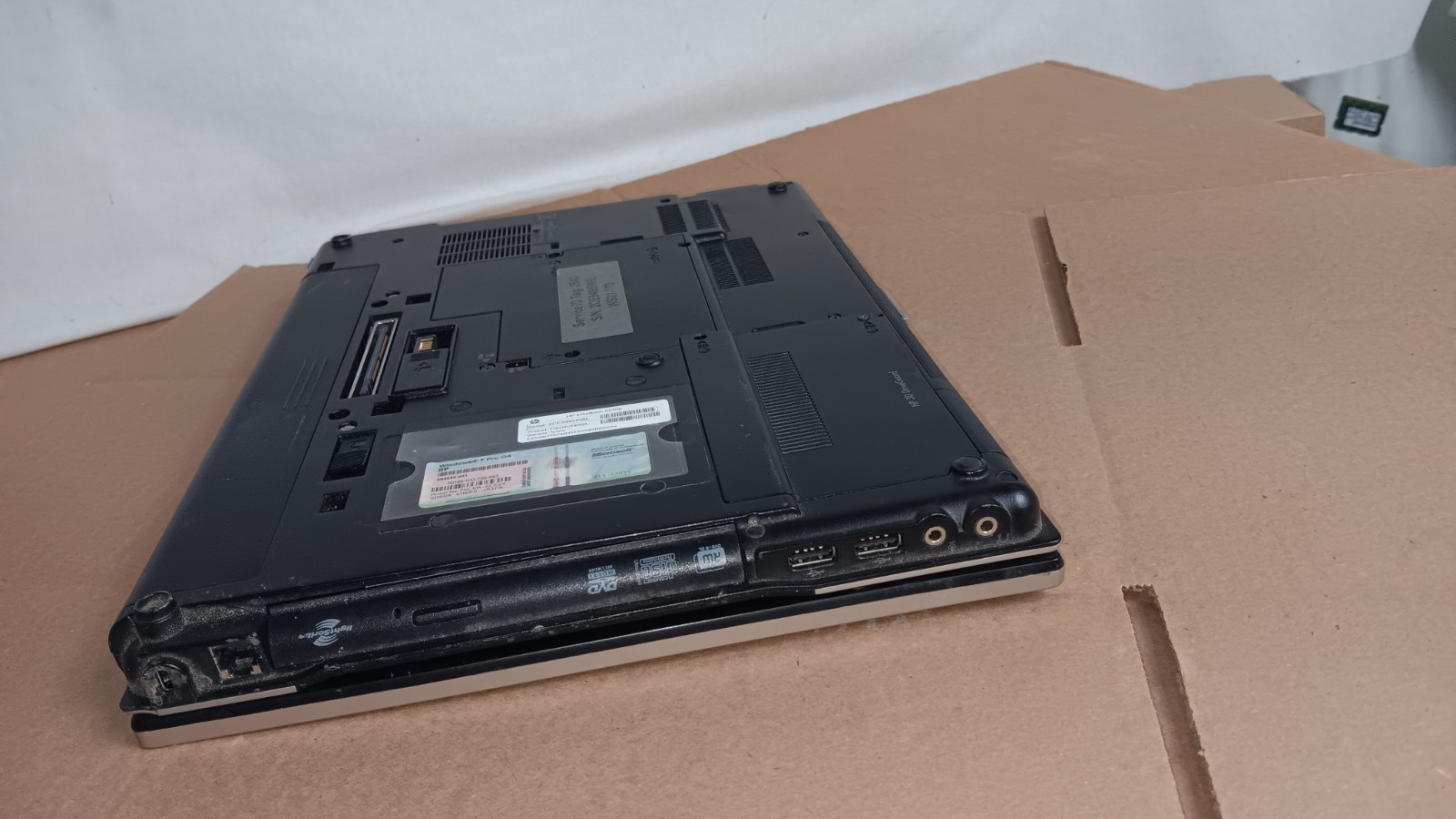 HP EliteBook 8530p Laptop Intel C2D @ 2.53 GHz 15.4″ LCD Screen DVD AC adapter