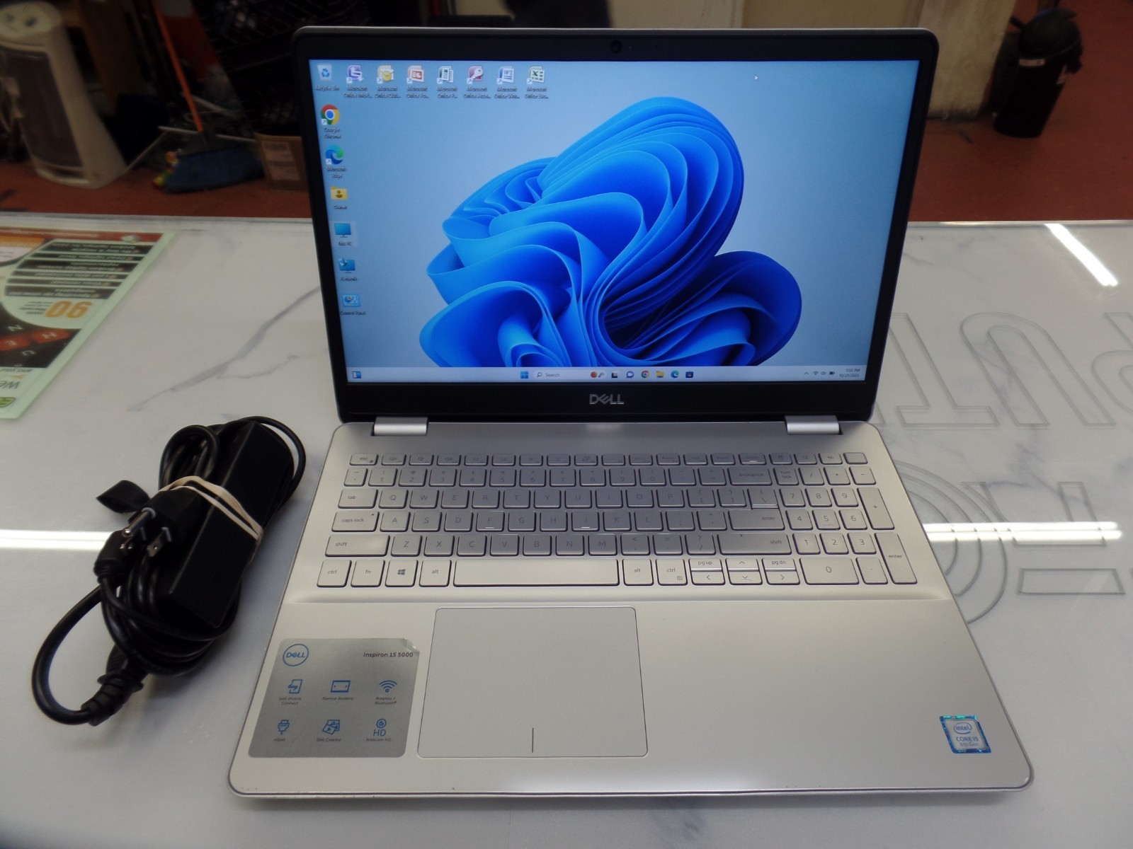 Dell Inspiron 15 5584 15.6″ i5-8265U @1.60GHz 16GB 256GB SSD Win11 1080 FHD