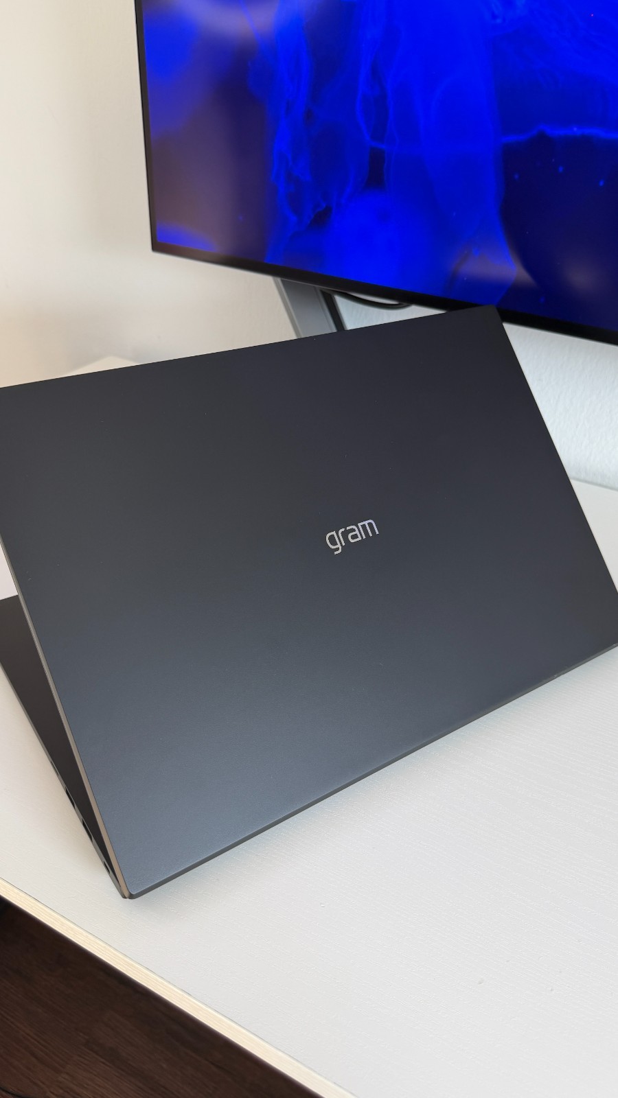 LG Gram 17Z90TL-H.AUB9U1 17″ Touch Core Ultra 9 288V 32GB 2TB SSD W11H