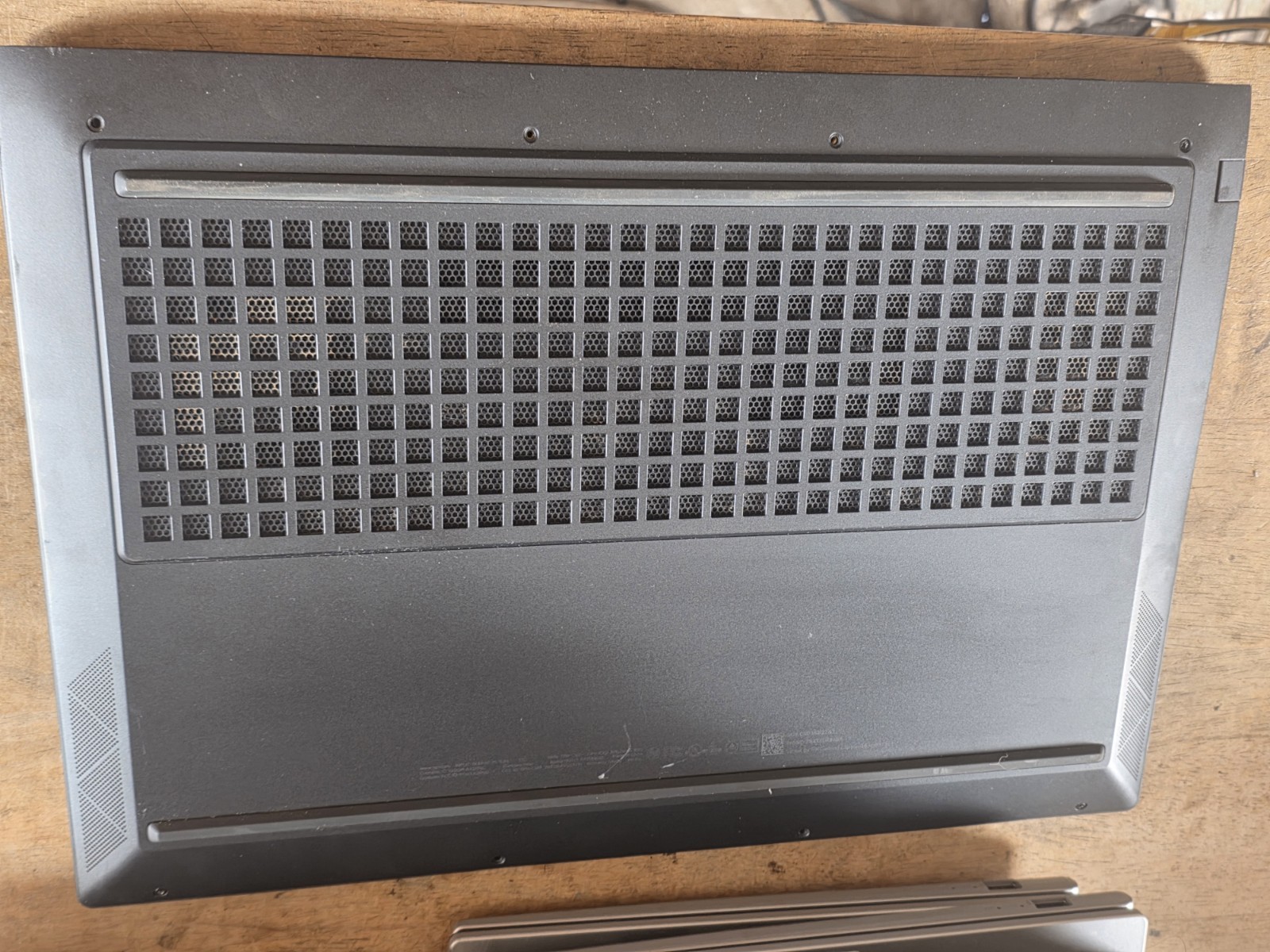 HP Victus 16-r0073cl 16.1″ FHD i7-13700HX RTX 4060 Post