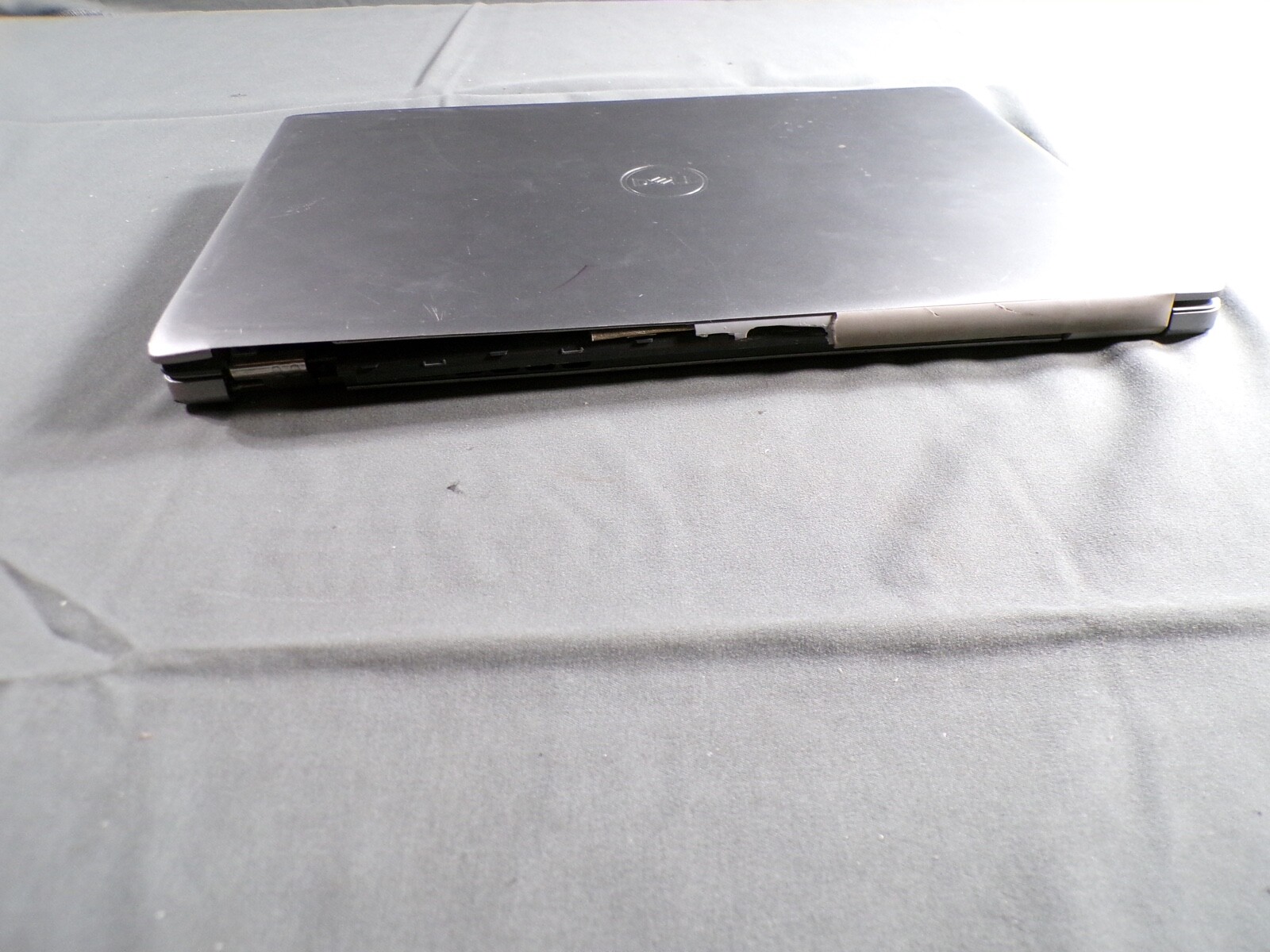 DELL LATITUDE 3301 INTEL CORE I7-8565U 8GB RAM **POWER ON