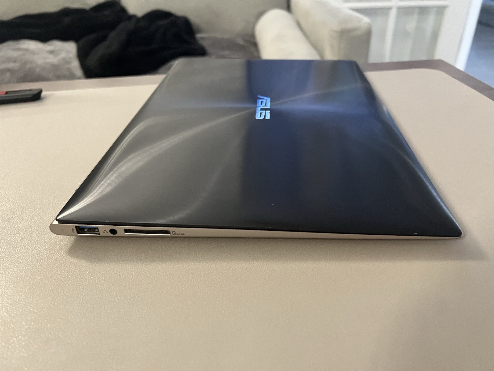 Asus Zenbook UX31E 13″ i5 4GB NO SSD Bad Screen Parts And Repair Only