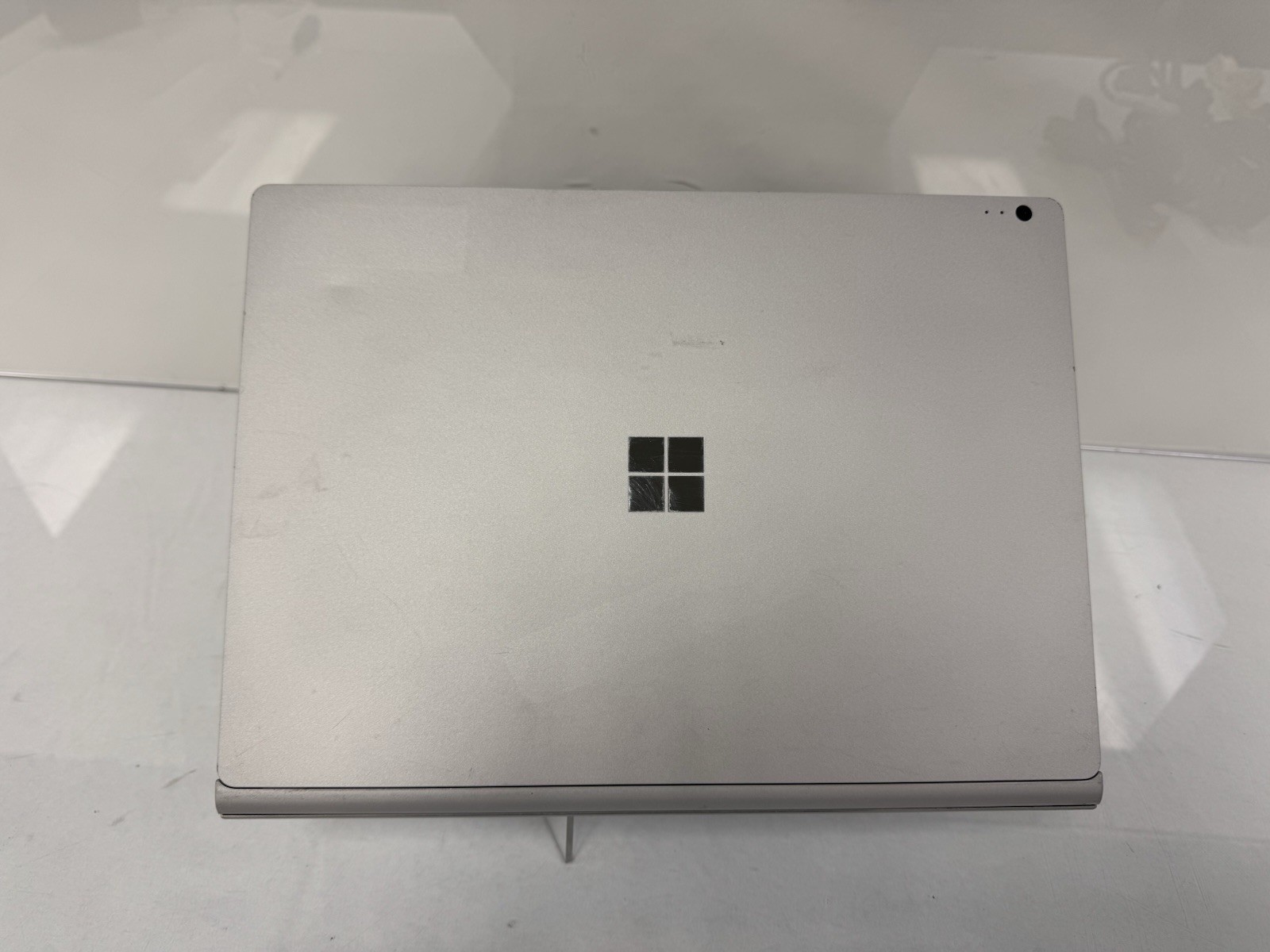 Microsoft Surface Book 1st Gen. 13.5″ Intel i5-6300U @2.40GHz 8GB Ram 256GB SSD