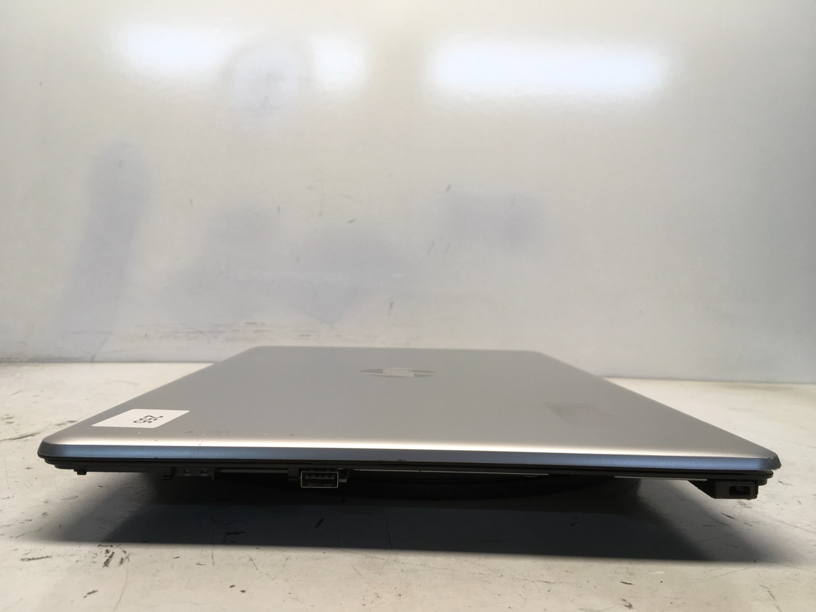 HP 17-CA1 AMD Ryzen 3 3200U 2600MHz 8 GB NO HDD
