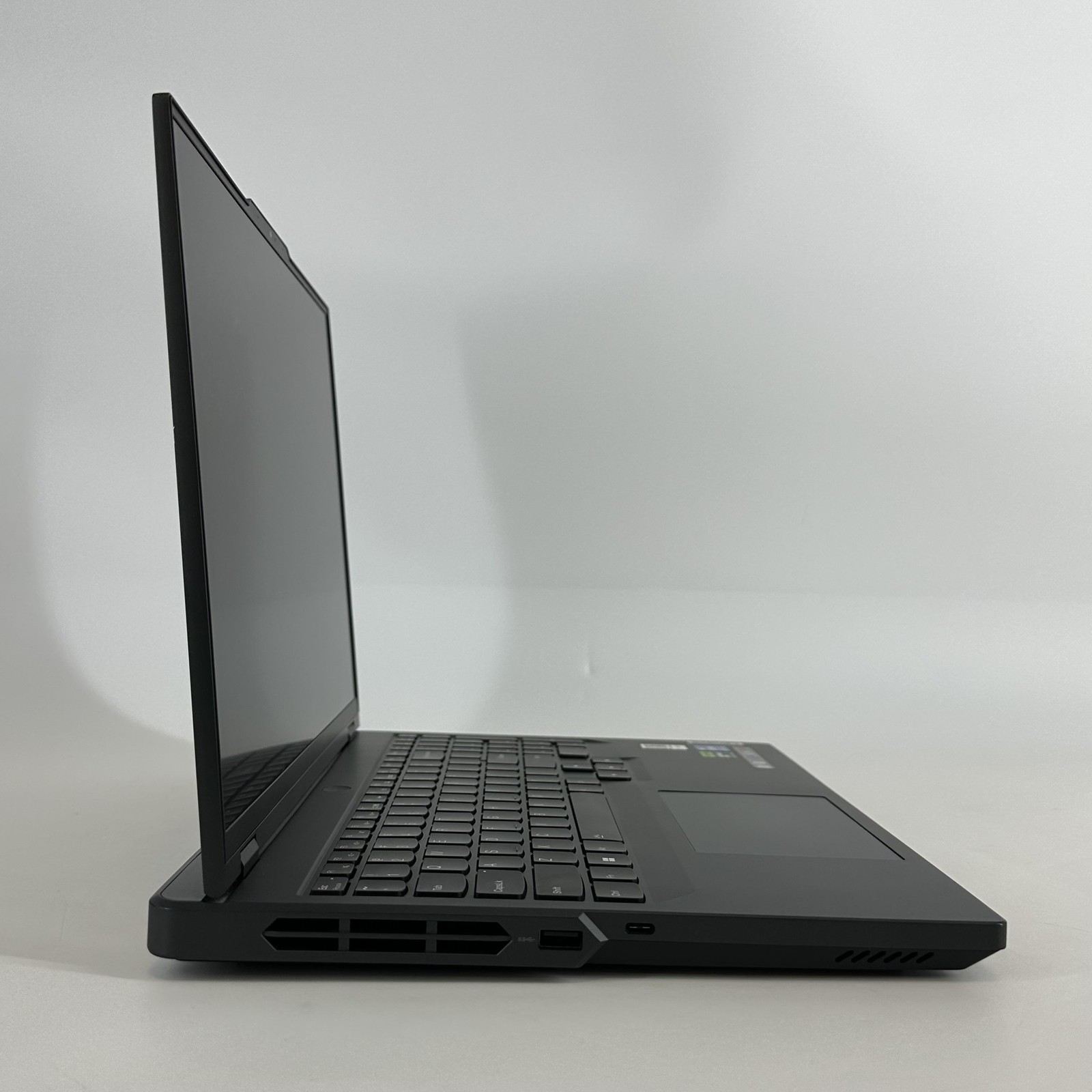Lenovo Legion Pro 5i Gen 8 16 240Hz QHD+ 2.1GHz i7-13700HX 32GB 1TB SSD RTX 4070