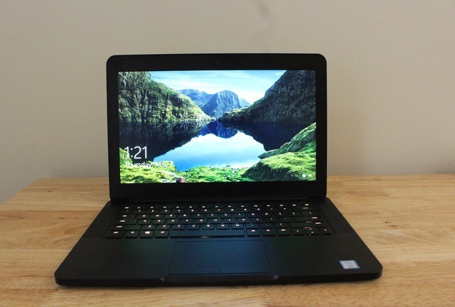 Razer Blade 15 Gaming Laptop i7-7700HQ GTX 1060 16GB RAM 1TB SSD
