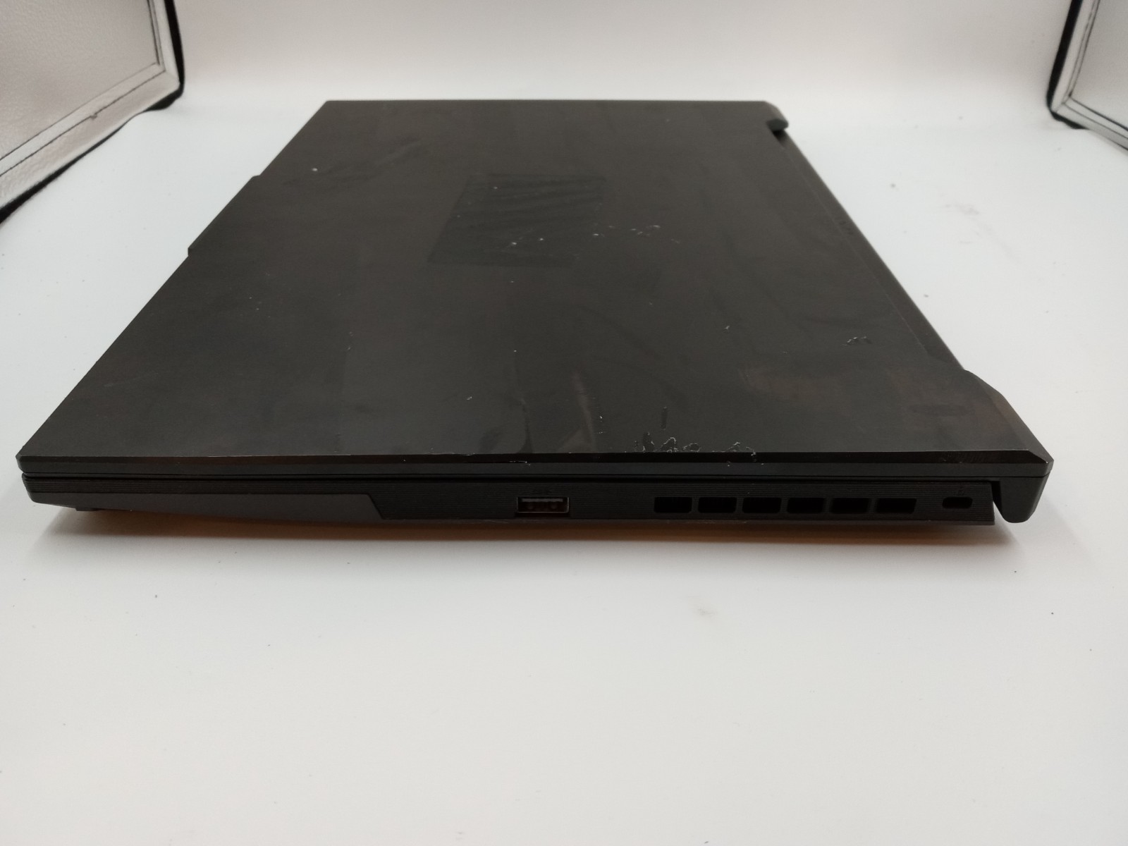 Asus TUF Gaming A16 FA617NS 15.6″ AMD Ryzen 7 7735HS Radeon RX 7600S BOOTS READ